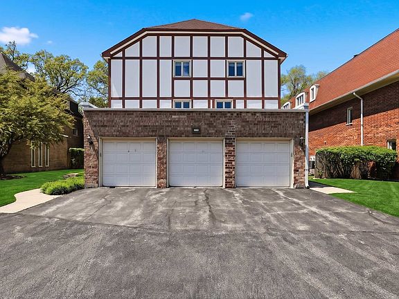 4th image of 660 Ballantrae Dr APT B