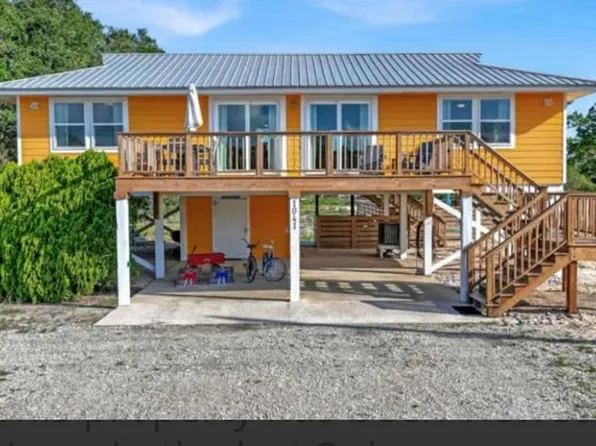 1041 W Gulf Beach Dr, Eastpoint, FL 32328