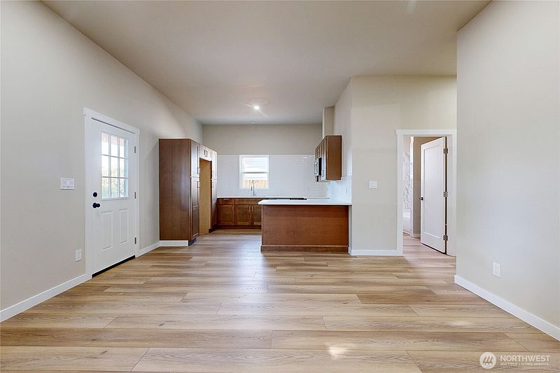 4th image of 1211 Chestnut Street