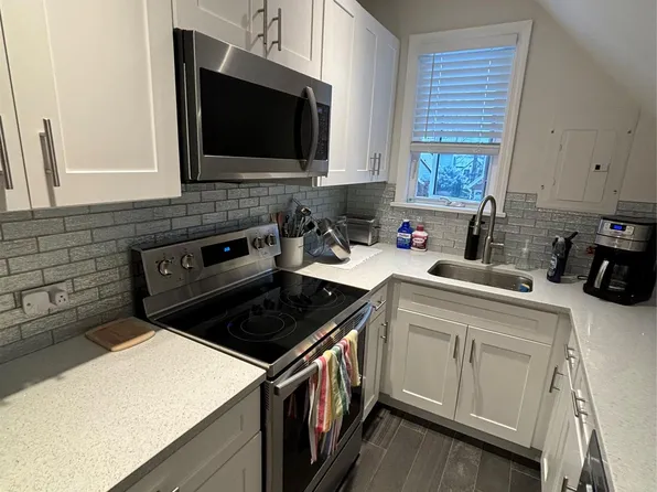 5037 195th St, Flushing, NY 11365