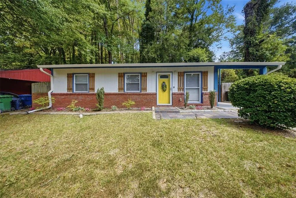 3 bed, 1.0 bath, 850 sqft, $2,000 — Photo 1