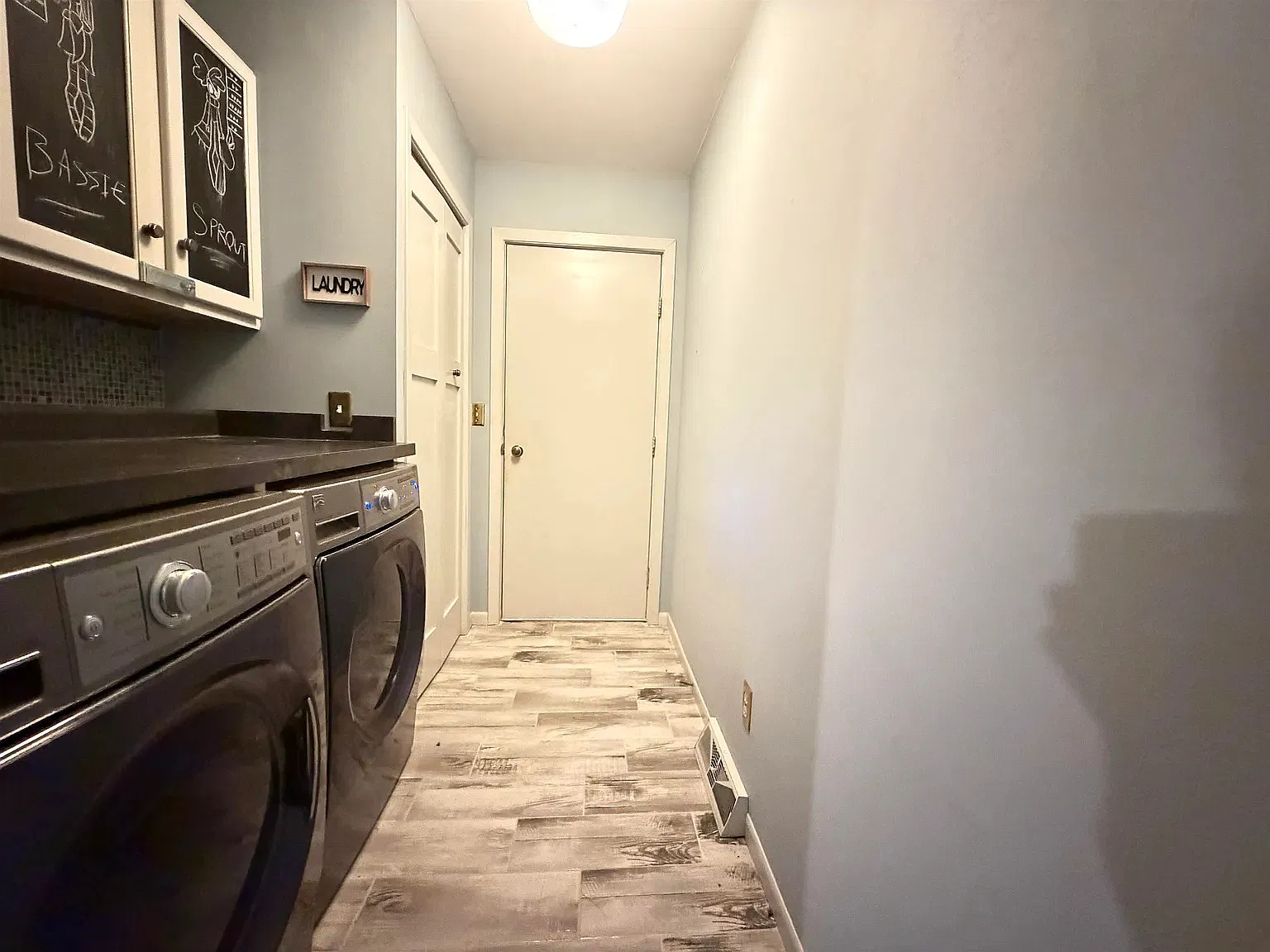 3 bed, 2718 sqft, $2,000 — Photo 2