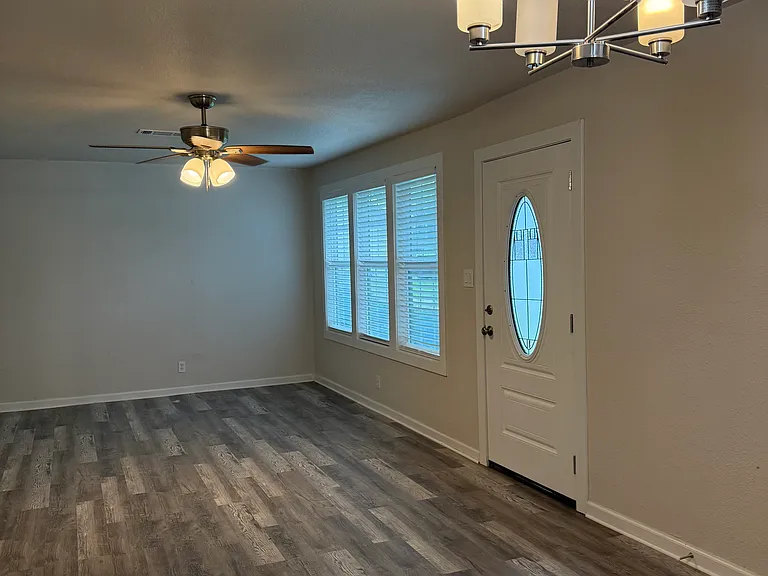 970 Peyton Dr — Photo 7