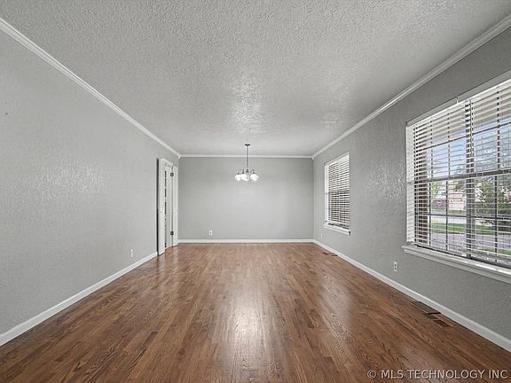 3rd image of 705 Magnolia Ct