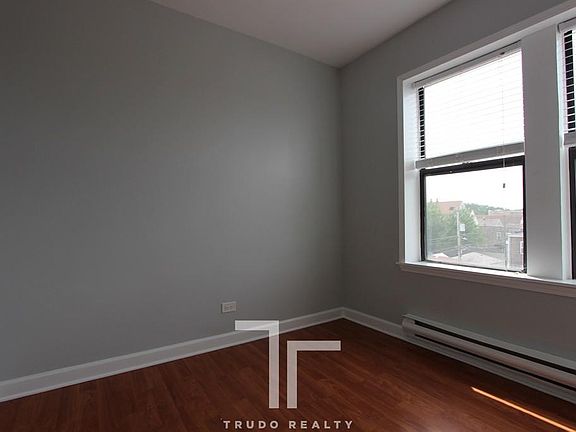 4th image of 3631 W Dickens Ave #3T