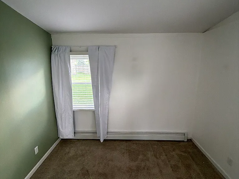 402 Roseberry St — Photo 15