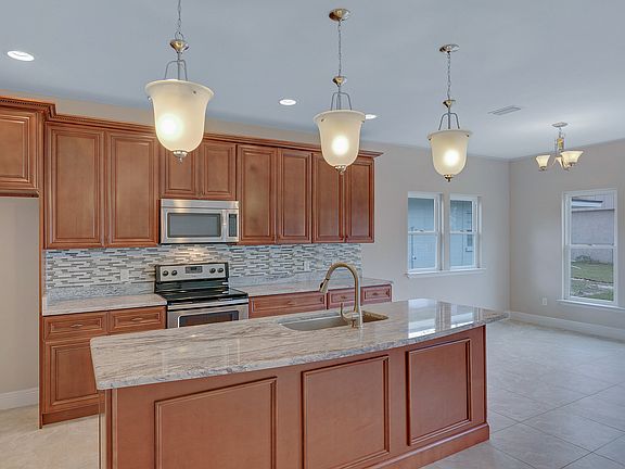 5th image of 320 Derondo St