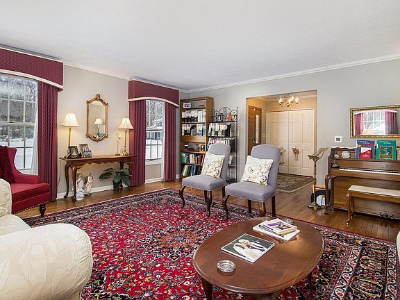 4th image of 17642 Parrish Ct