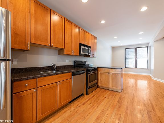 5th image of 3224 W Sunnyside Ave #1M