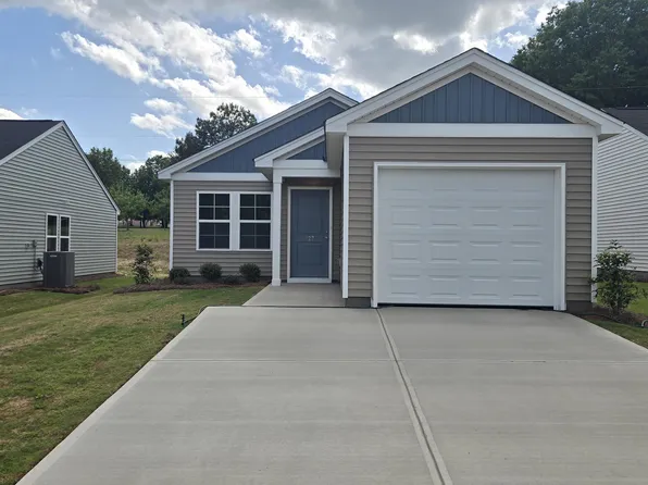 127 Cloverfield Ln, Spartanburg, SC 29303