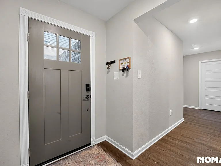 1008 Enclave Cir — Photo 3