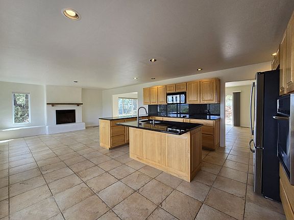 5th image of 105 Michelle Dr