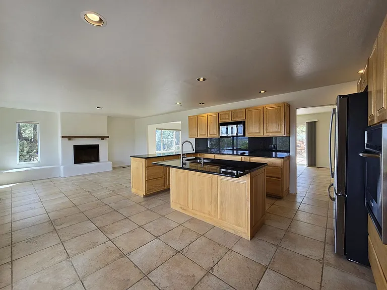 105 Michelle Dr — Photo 5