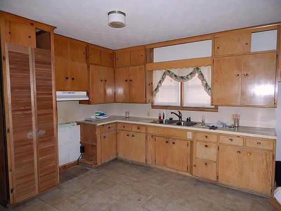 3rd image of 108 N College Ave