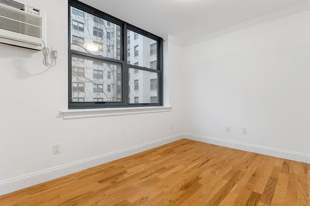 210 East 22nd Street — Photo 4
