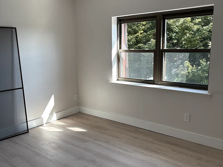 136 Albany Blvd #17E — Photo 8