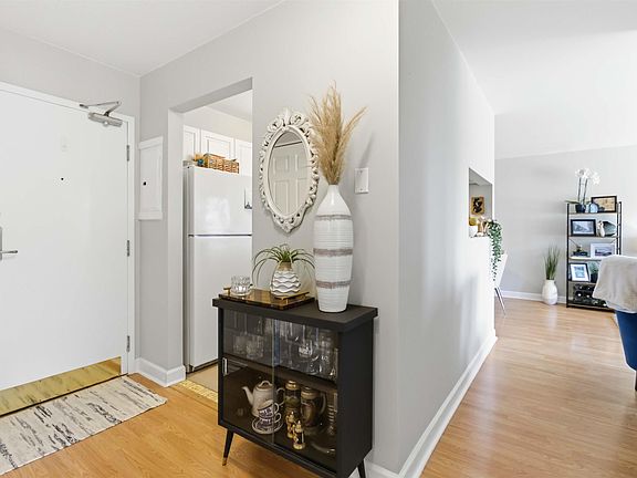 4th image of 77 Farnham Gate Rd #12