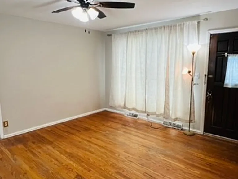 502 S Calhoun St — Photo 3