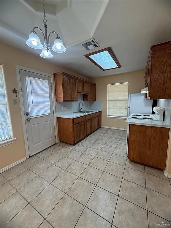 2 bed, 2.0 bath, 7280 sqft, $850 — Photo 4