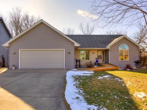 9118 Greenbelt Dr, Urbandale, IA 50322