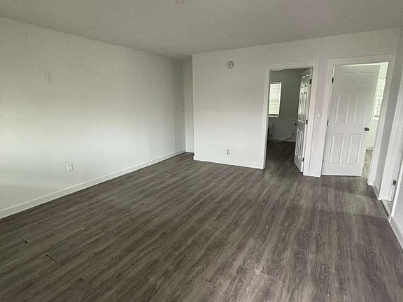 2nd image of 906 N Riverside Dr #1