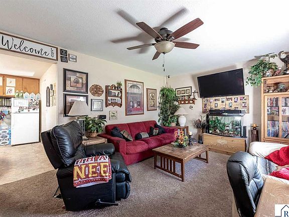 5th image of 405 E 8th St