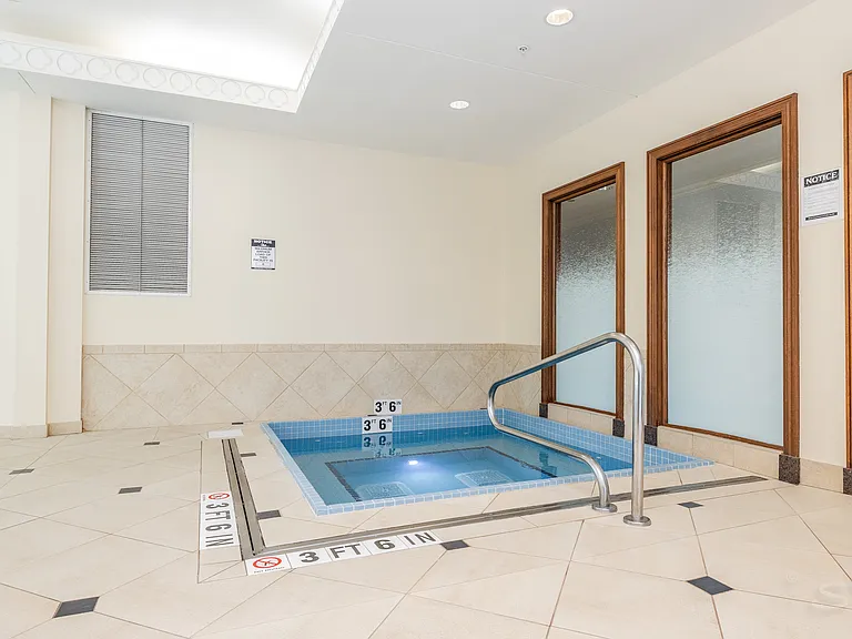 21 E Huron St #1207 — Photo 41