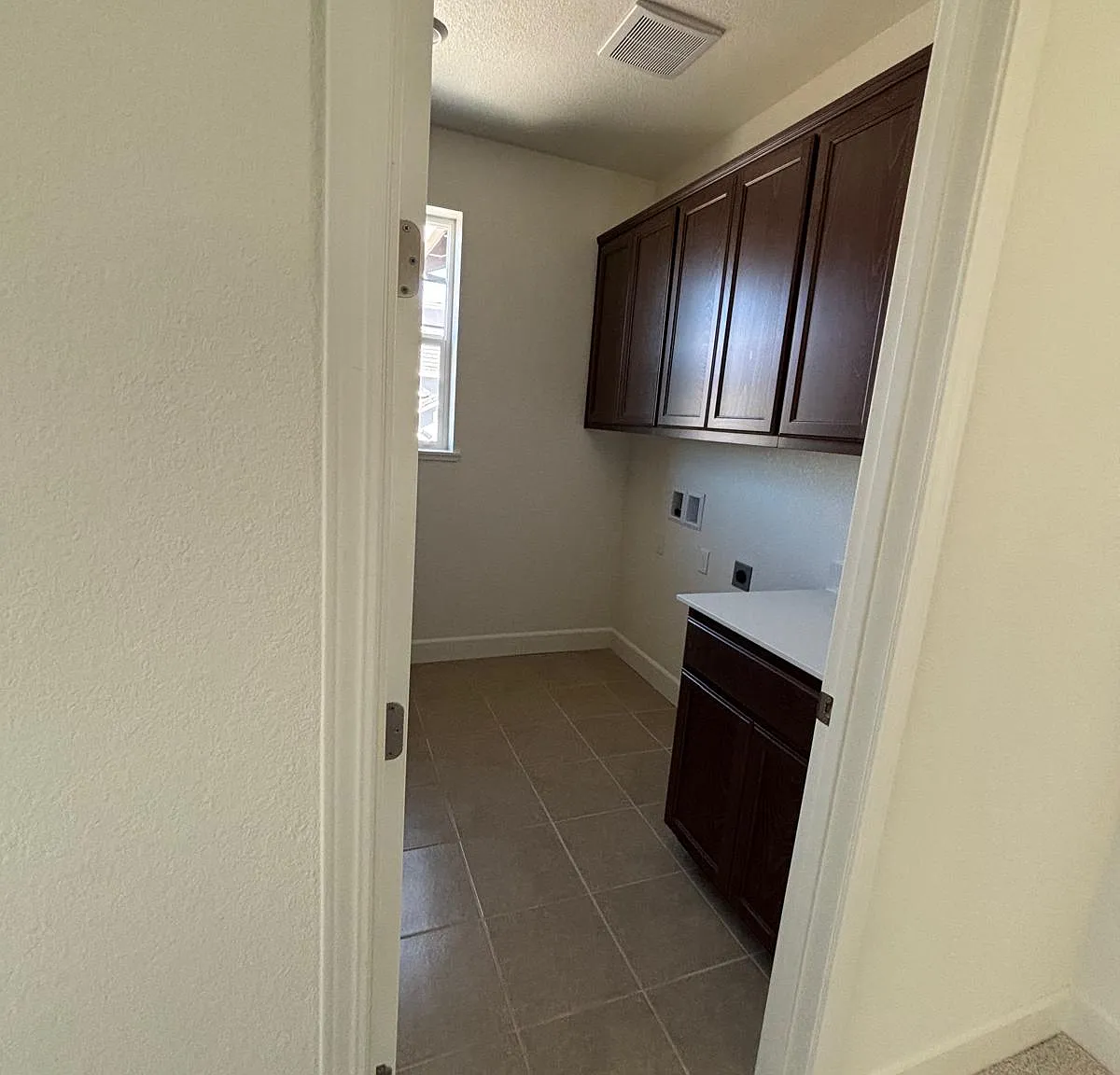 5 bed, 3079 sqft, $4,200 — Photo 1