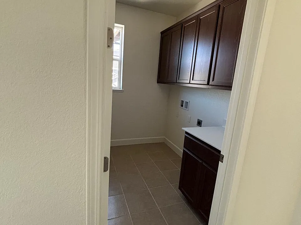 477 Trillium Ct