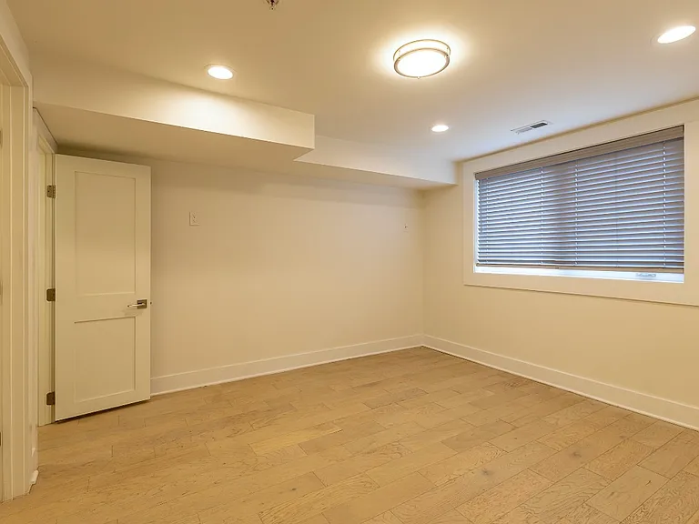 631 Florida Ave NE #B — Photo 8