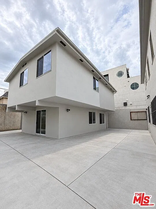 1 bed, 2.0 bath, 800 sqft, $3,100 — Photo 1