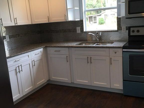 5th image of 902 W Meadowbrook Ave