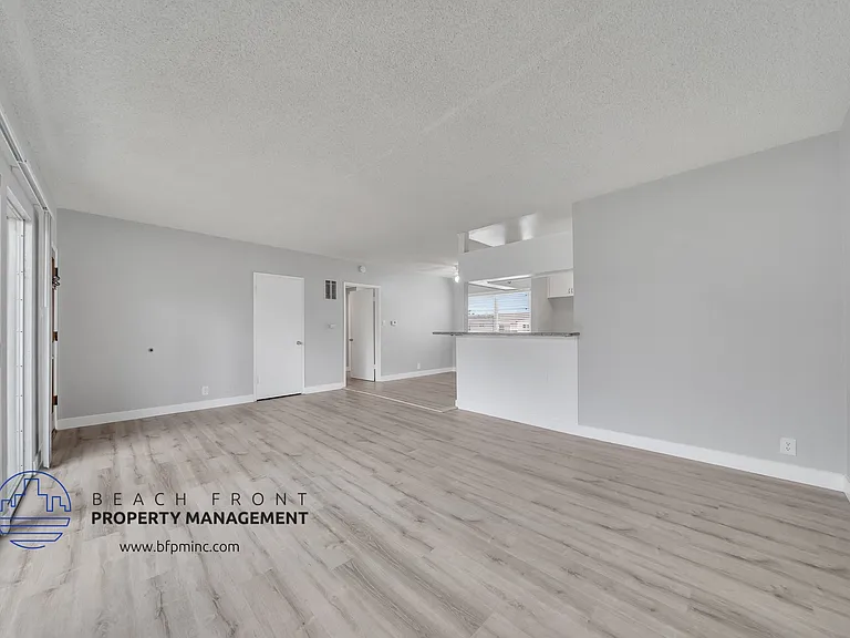 10327 Downey Ave — Photo 8