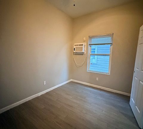 5th image of 1412 Sydnor St #5