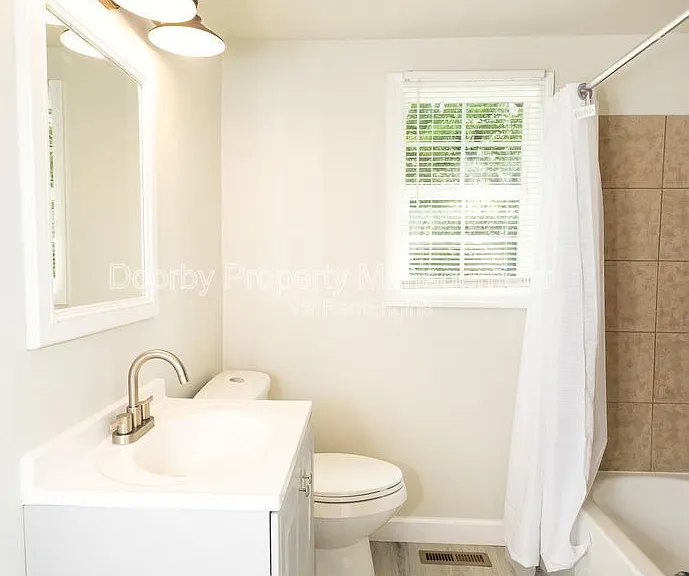 1806 Dixon St — Photo 11