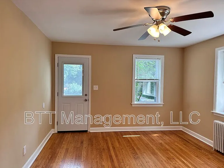 907 Hudson Ave #3 — Photo 6