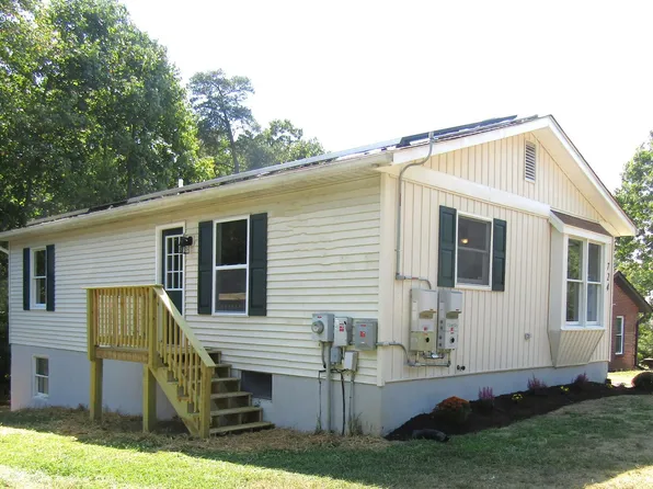 724 White Sands Dr, Lusby, MD 20657