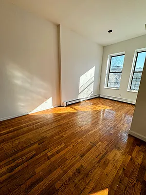 Rented by Safdie Realty Group | media 6