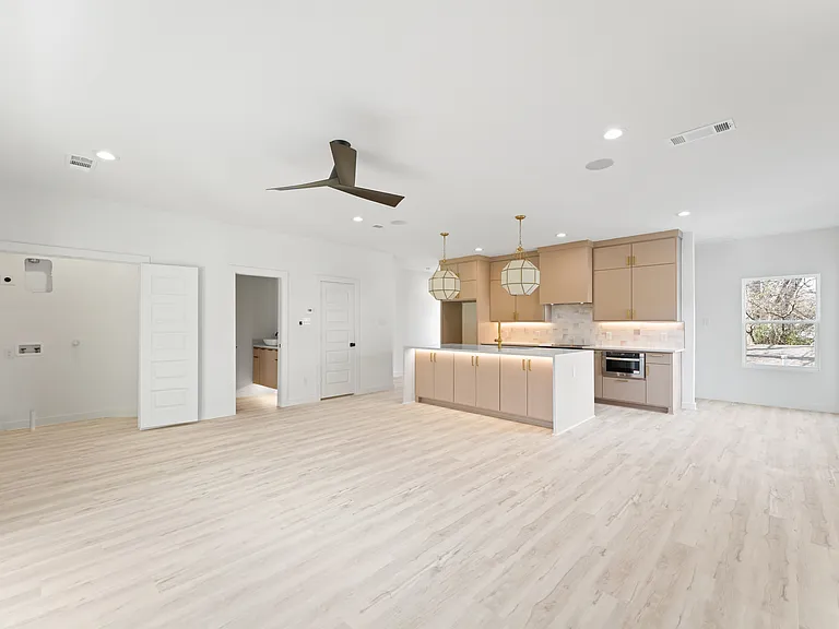 206 W Brooklyn Ave — Photo 6