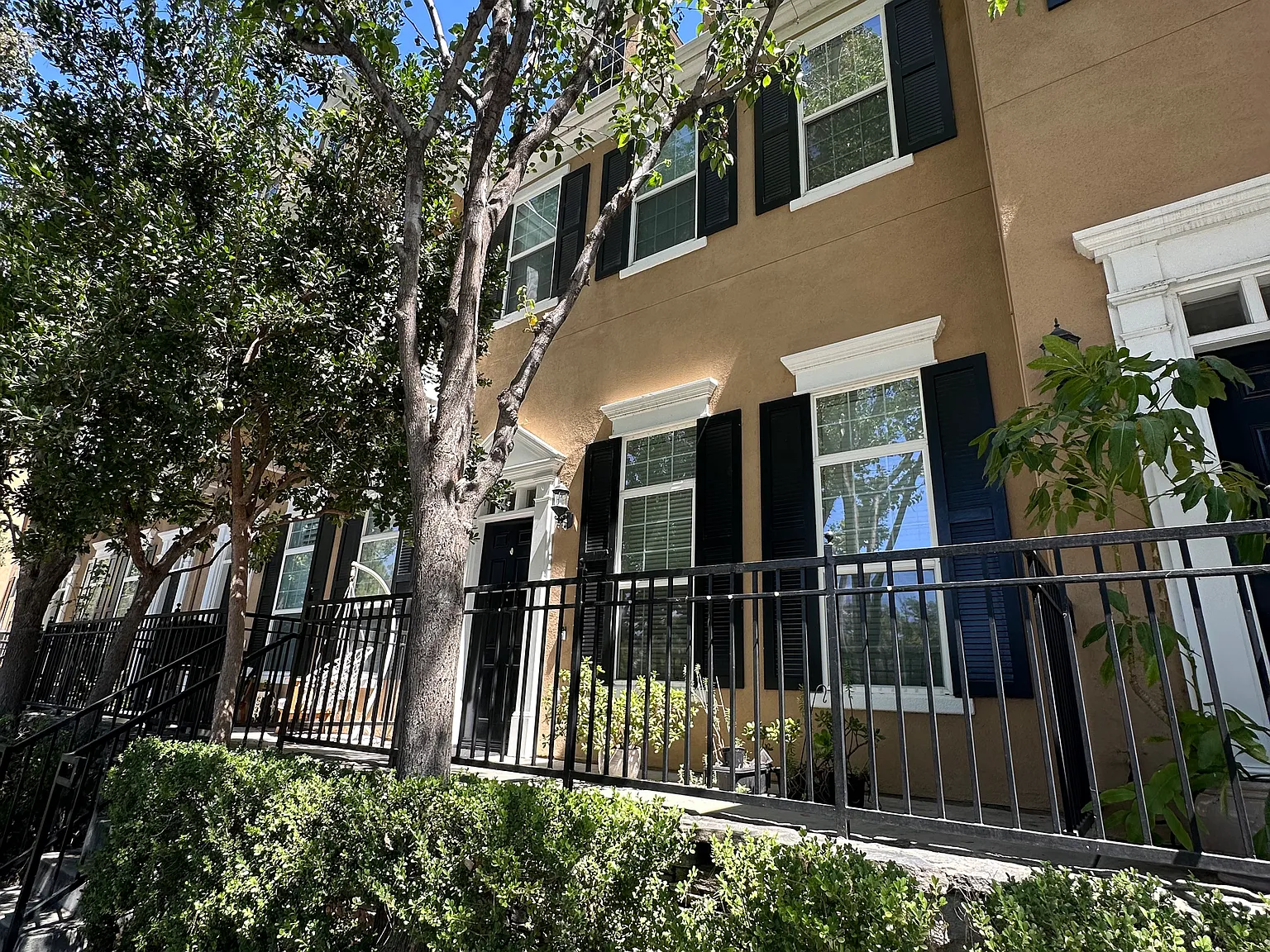 3 bed, 1499 sqft, $3,745 — Photo 4