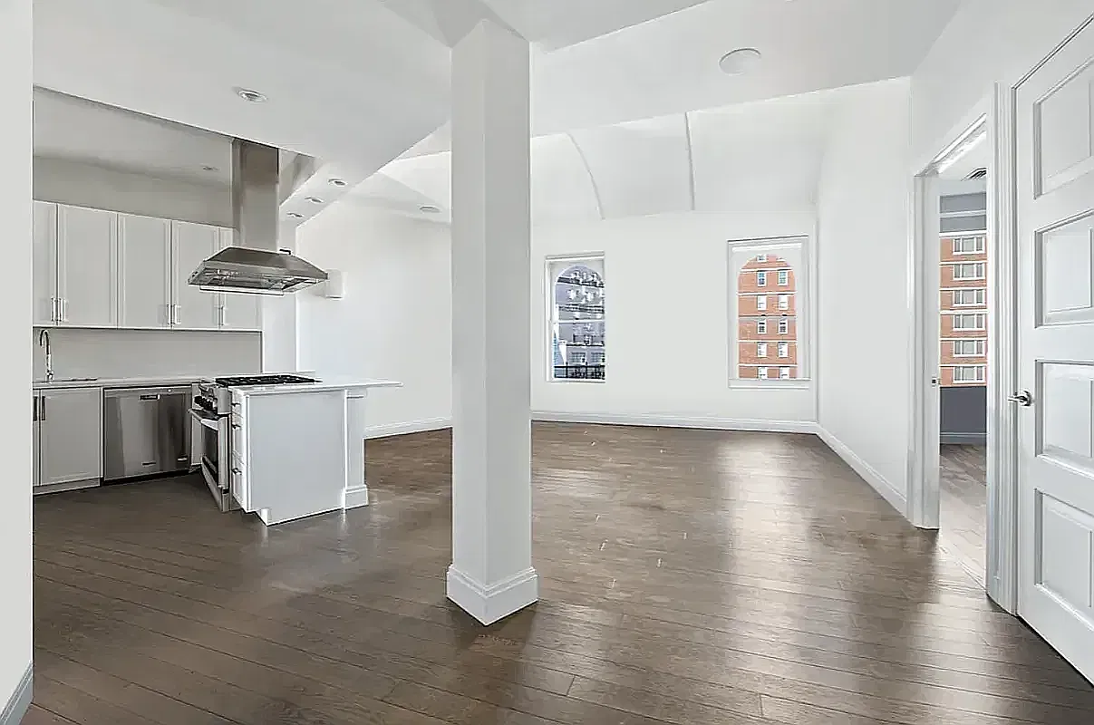 154 West 70th Street — Photo 2