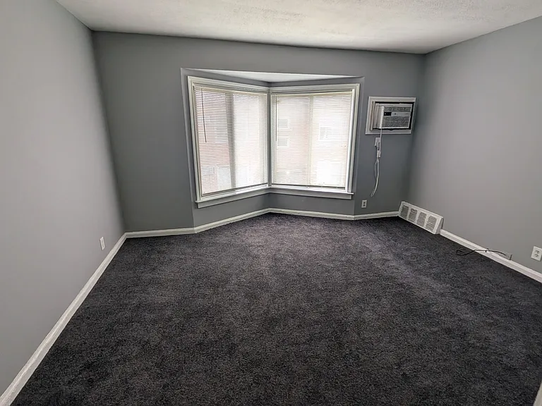 Oakman-Belleterre Apartments — Photo 14