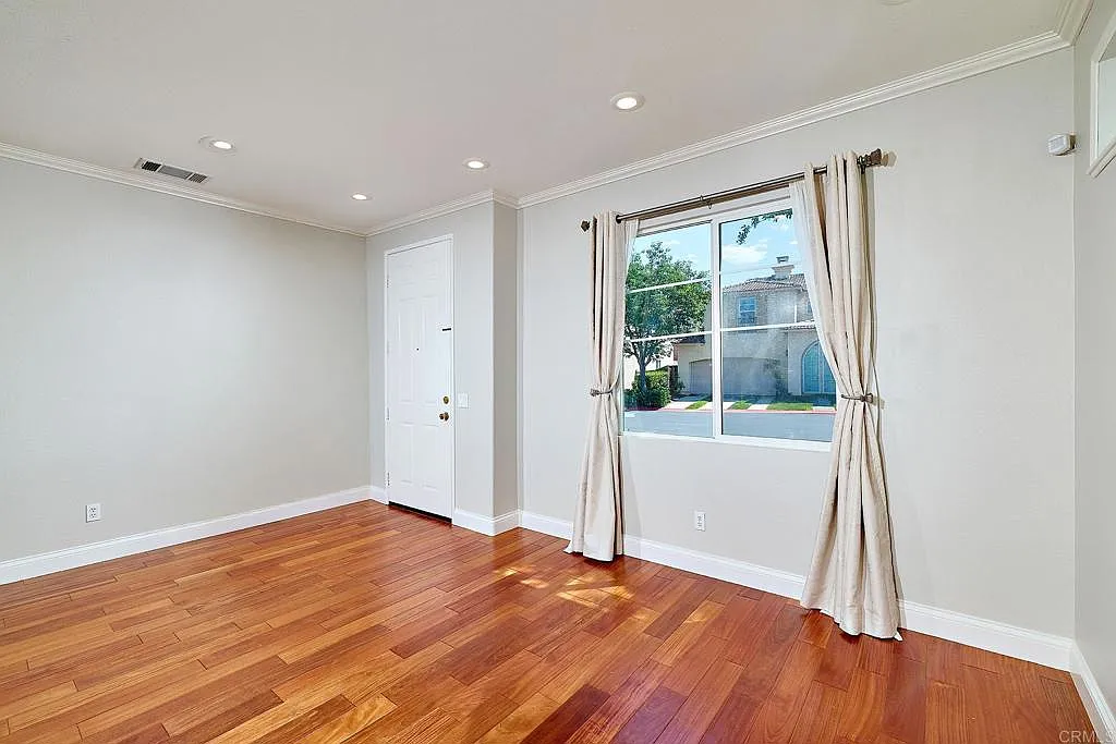 3 bed, 2.5 bath, 1909 sqft, $4,350 — Photo 4