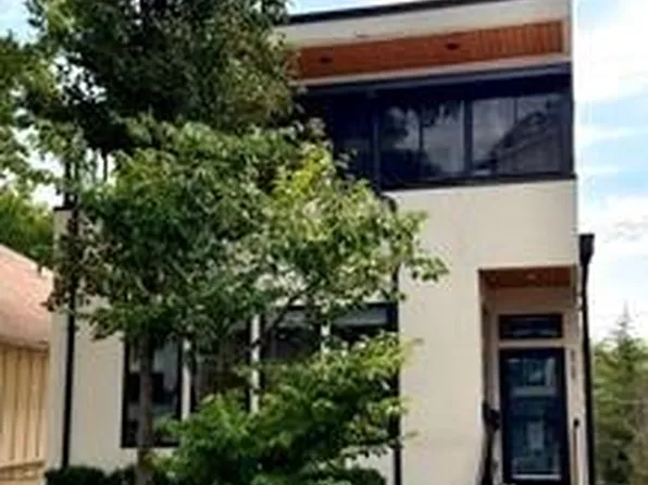 4727 Mercier St, Kansas City, MO 64112