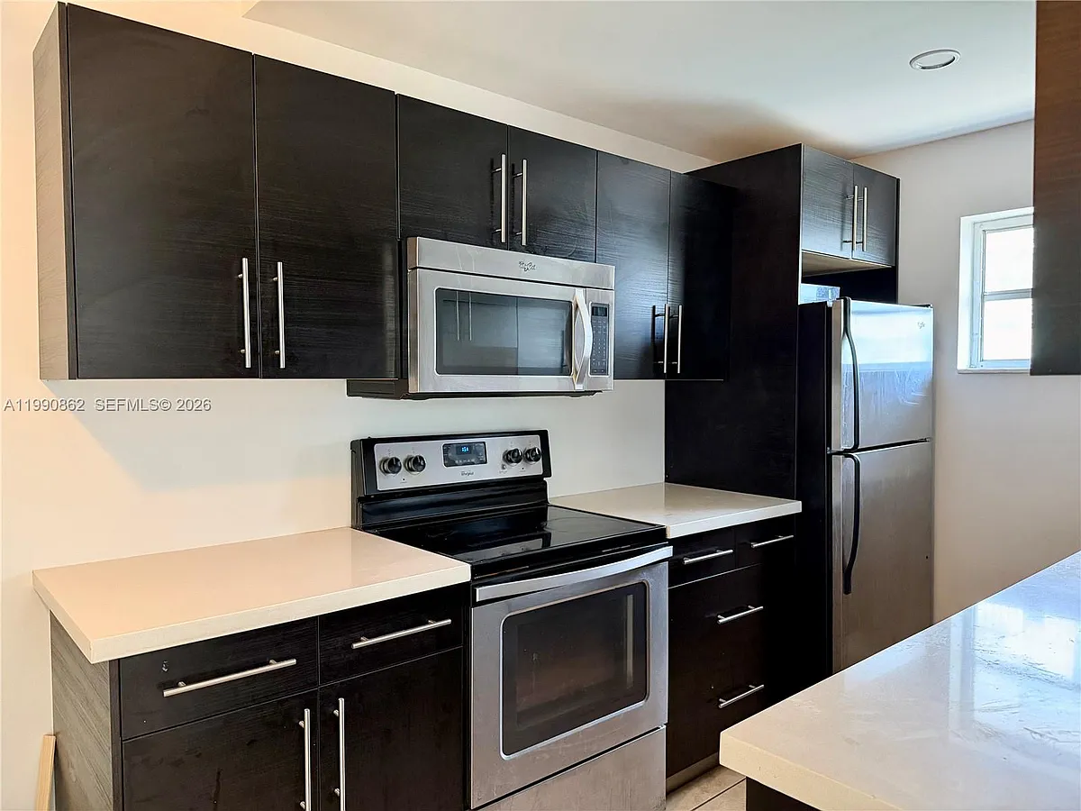 Building Photo - 1824 Monroe St #11