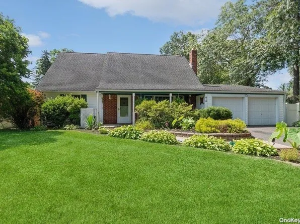 676 Hawkins Road E, Coram, NY 11727