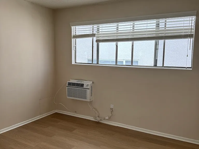 3910 Beethoven St #8 — Photo 11