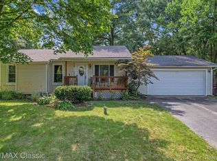 1422 Apple Orchard Ln, Wolverine Lake, MI 48390