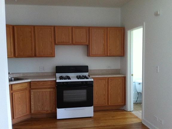 3rd image of 5836-46 W Madison St #13-313