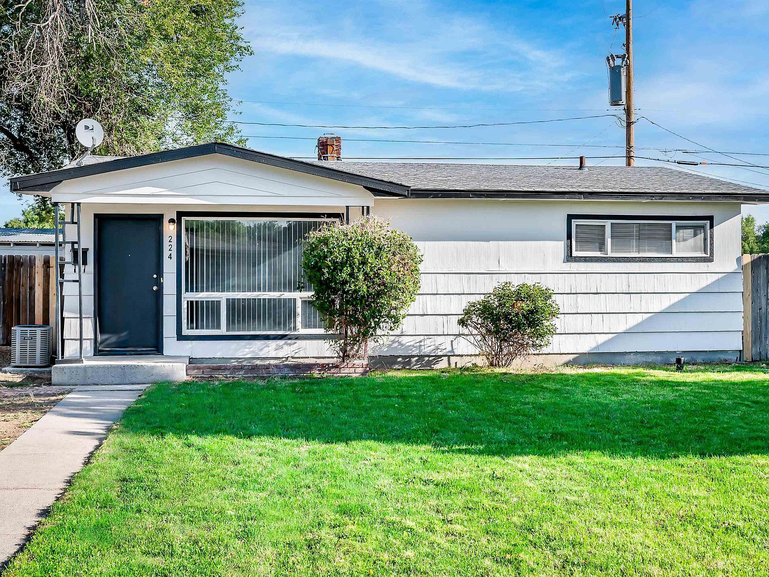 ホームベーカリー 224 Baker Dr, Mountain Home, ID 83647 | Zillow